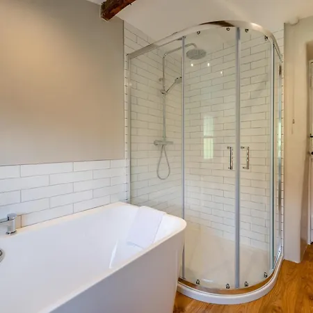 Holiday home 5 Bed In Sz270 *