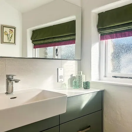 5 Bed In Sz270 *