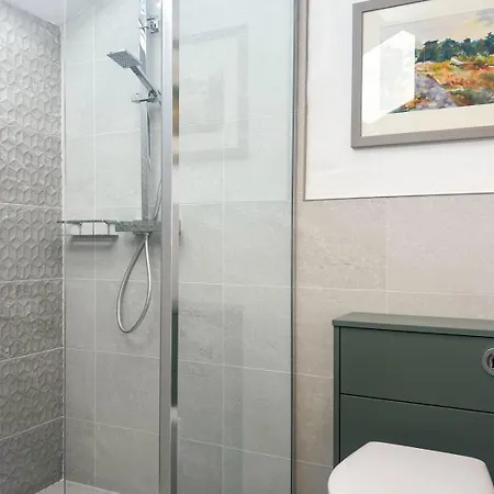 5 Bed In Sz270 *